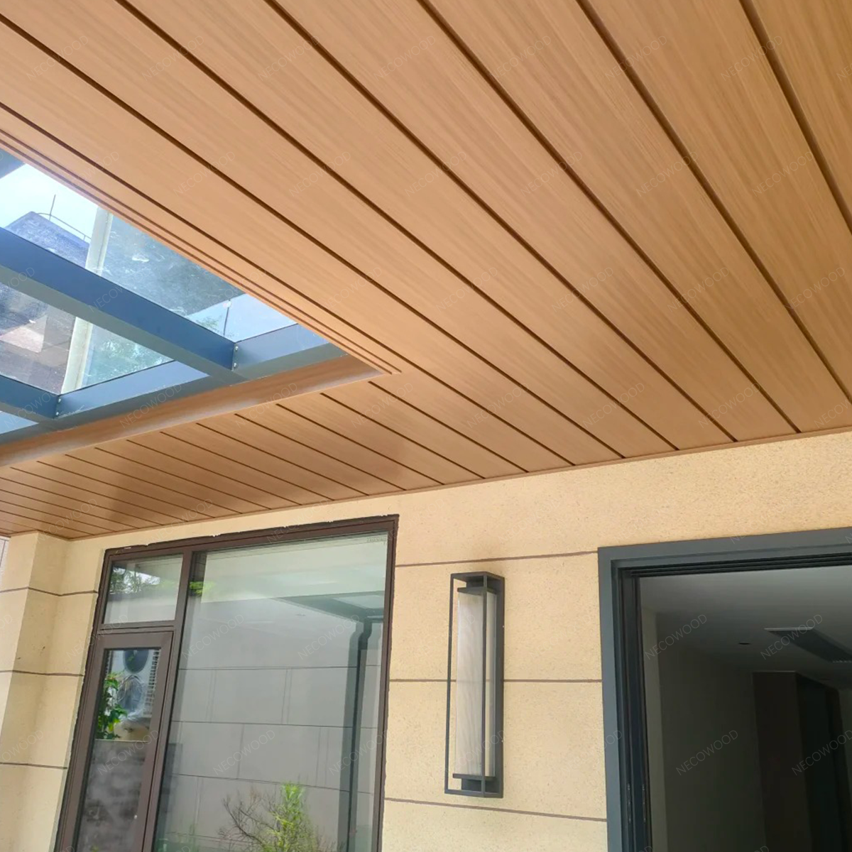 Tetos externos Necowood ASA - Casos de aplicação no Sudeste Asiático e Oriente Médio