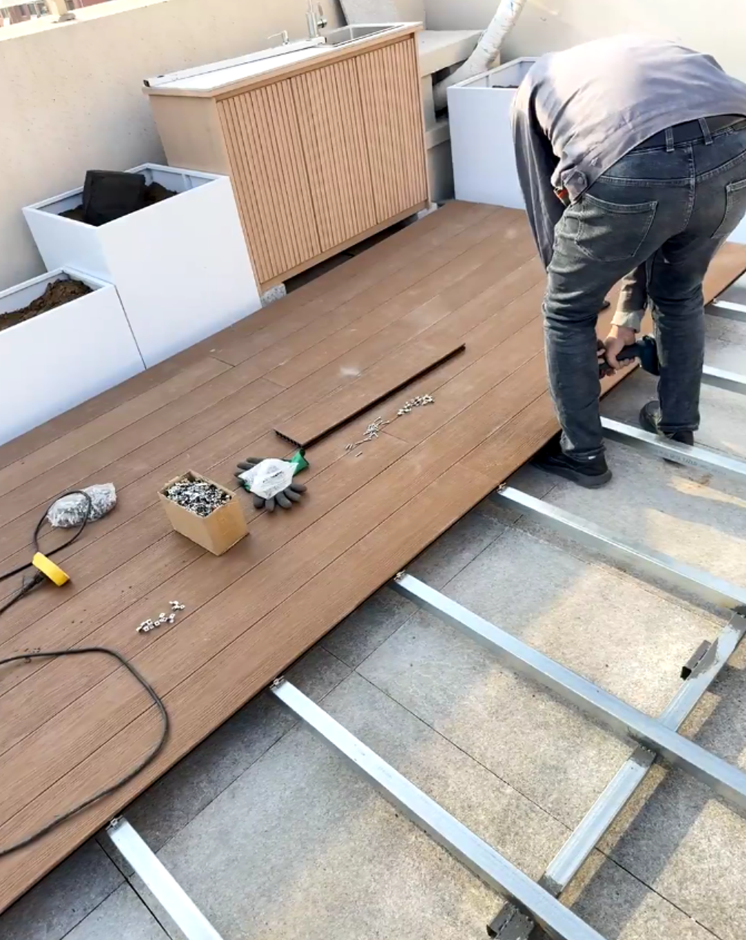 Como instalar decks ocos de WPC