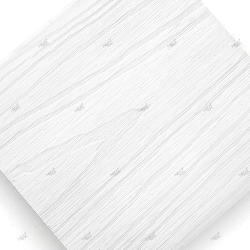 Deck WPC em relevo cinza claro de baixa manutenção