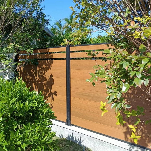 Cercas Necowood WPC para projetos municipais de Madrid